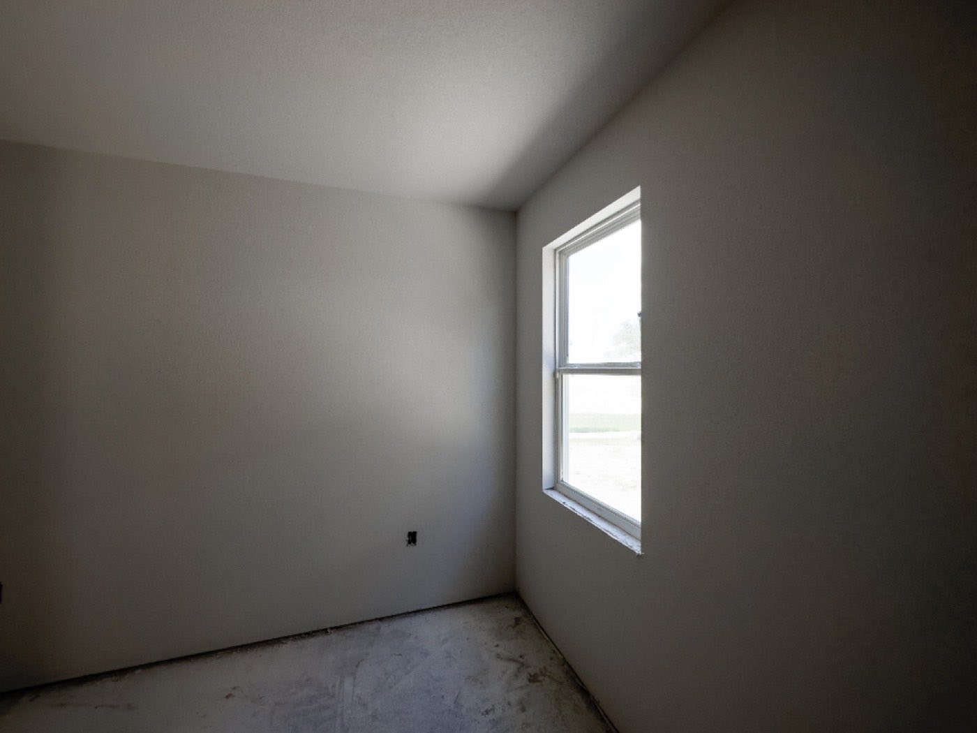 Bedroom, skirtings and sills